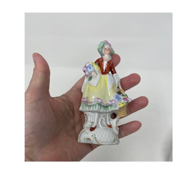 Vintage 18th Century Female Villager Victorian Figurine With Flowers ~JAPAN  5" - Picture 4 of 5